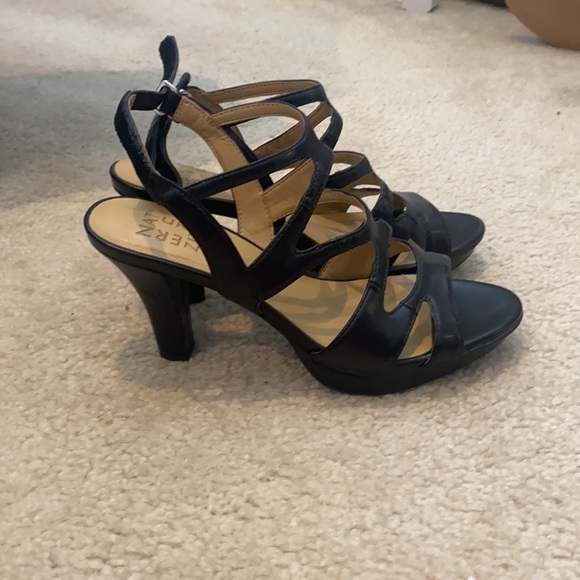 Black Naturalizer Heels - Picture 2 of 3